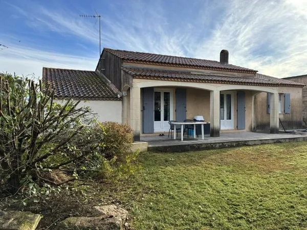villa 125 m2 plain pied, avec piscine sur 1000 m2.