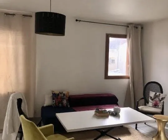 Duplex - T4 - 95m2 proche gare de Stains pour colocation 