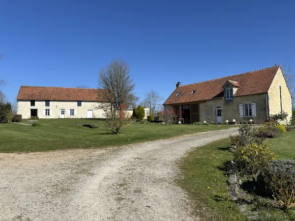 ENTRE MORTAGNE-AU-PERCHE ET BELLEME CORPS DE FERME ENTIEREME 