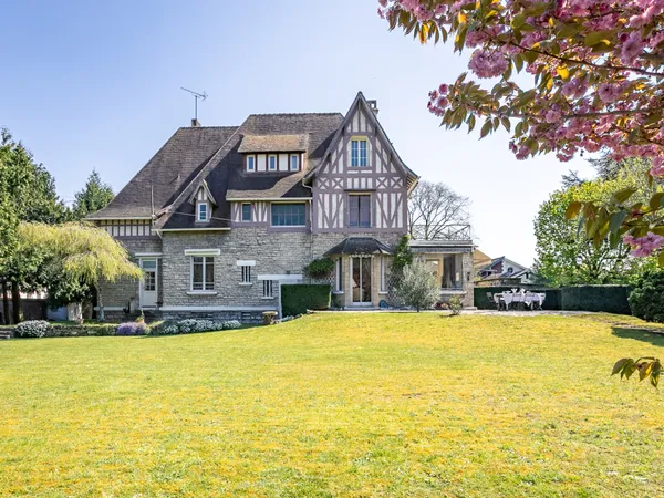 CHANTILLY - MAISON DE MAITRE 