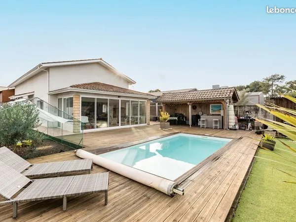 Maison 11 pièces 301 m² 