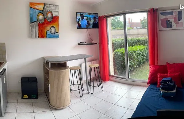 Moulins centre ville, Studio meublé tout confort avec jardin privatif de 50m2 