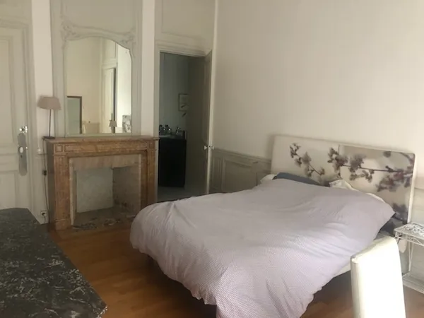 Loue chambre meublée dans un grand appartement 