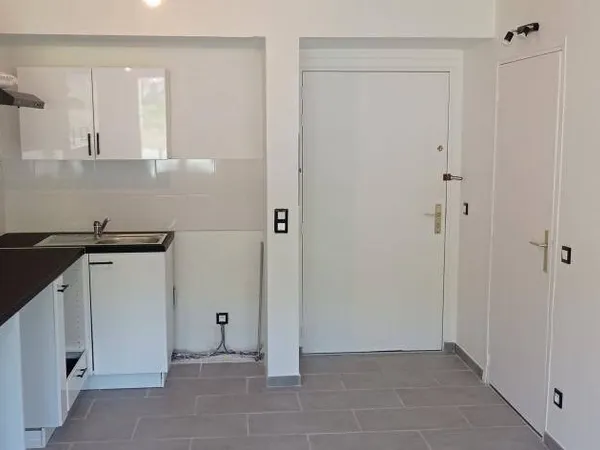 Studio 1 pièce 28 m² 