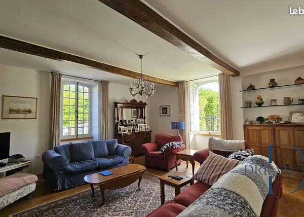 Maison 6 pièces 334 m² 