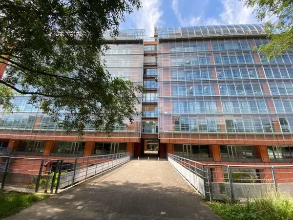 Bureaux 3215 m² 