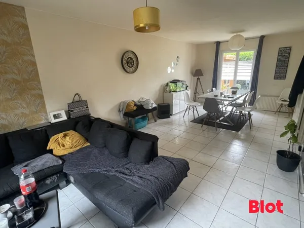 A vendre à Dinard - Maison mitoyenne de 3 chambres avec jardin et garage 