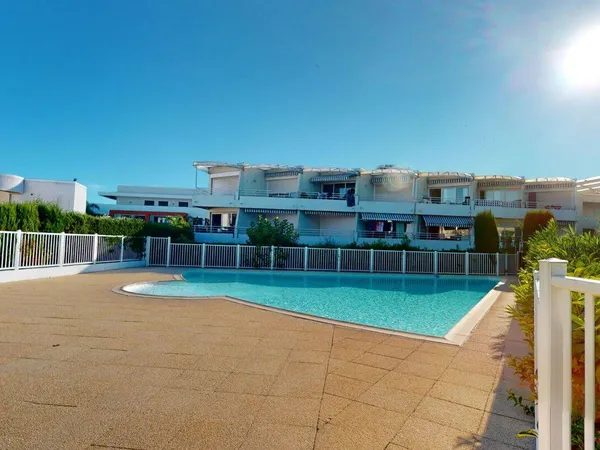 Studio 1 pièce 24 m² 