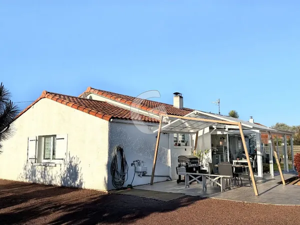 MAISON - 5 PIECES - 122 M² - A VENDRE - LONGEVILLE SUR MER 