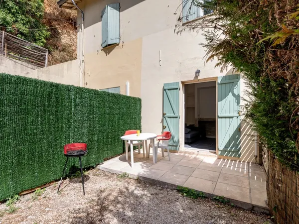 STUDIO AVEC PARKING PRIVATIF 