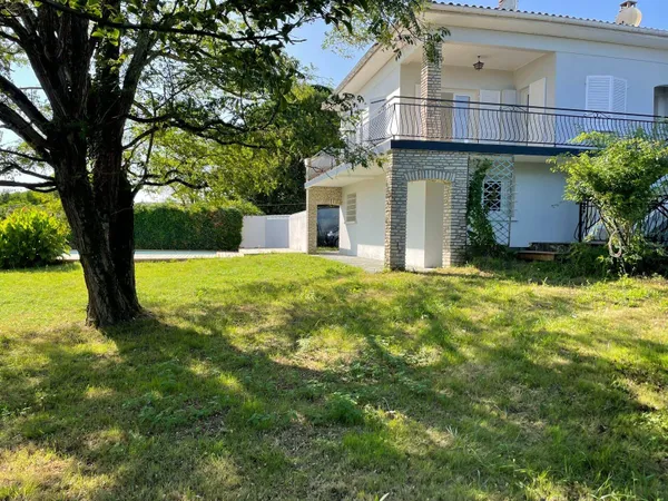 Maison 7 pièces 240 m² 
