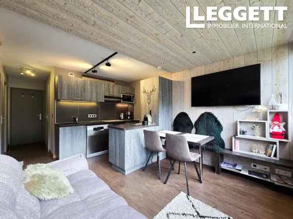 Appartement 4 à 6 personnes skis aux pieds entièrement rénové de 29 m², situé aux Menuires 