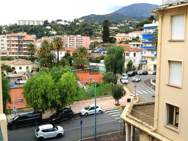 2/3 P avec Parking et cave en centre ville Menton 