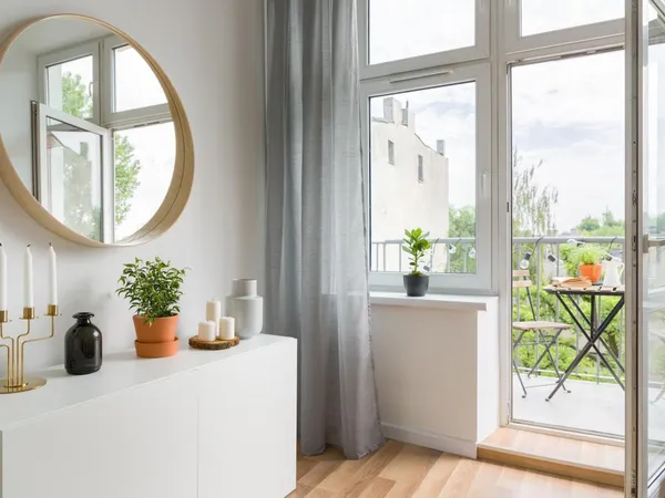 Spacieux trois pièces avec balcon, emplacement stratégique 
