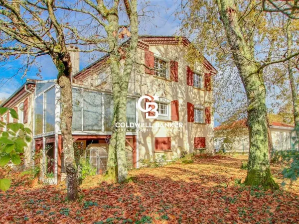 Grande maison familiale proche du centre de Léognan 