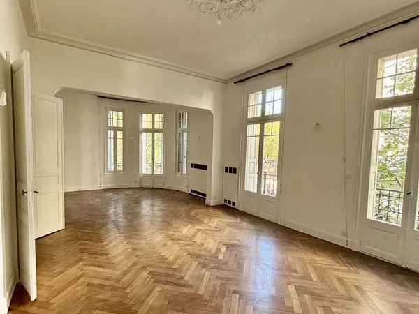 Appartement avec terrasse - Immeuble bourgeois hypercentre 