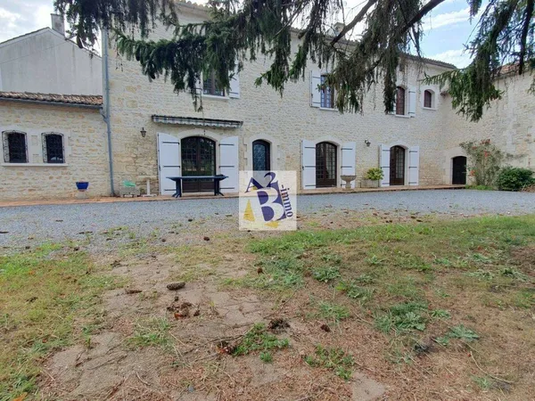 Maison 9 pièces 221 m² 