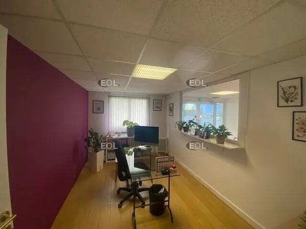 Local d'activité 1121 m² 