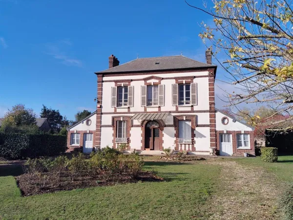 Ravissante maison bourgeoise de 109m² sur un terrain paysager de 2 359m² - 4 chambres - NONANCOURT 