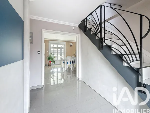 Maison 8 pièces 230 m² 