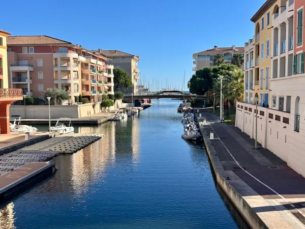 À vendre - T2 de 45 m² avec terrasse- Port Fréjus 
