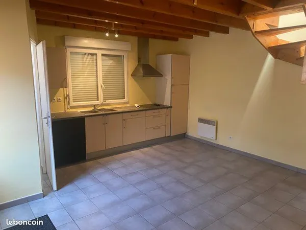 Apt 45m2 proche place poterne avec parking 