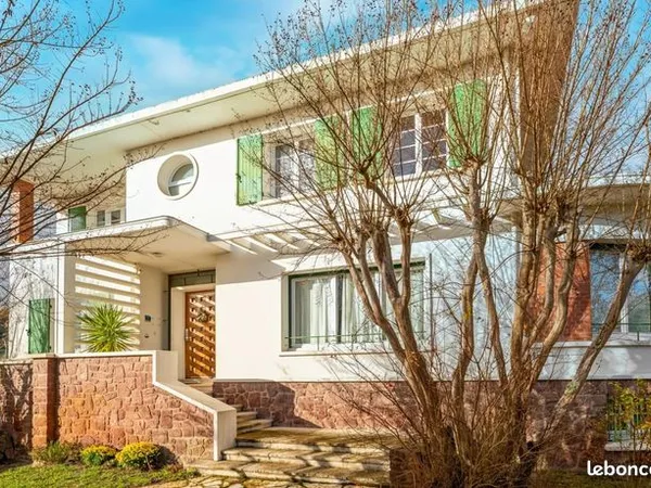 Maison 10 pièces 235 m² 