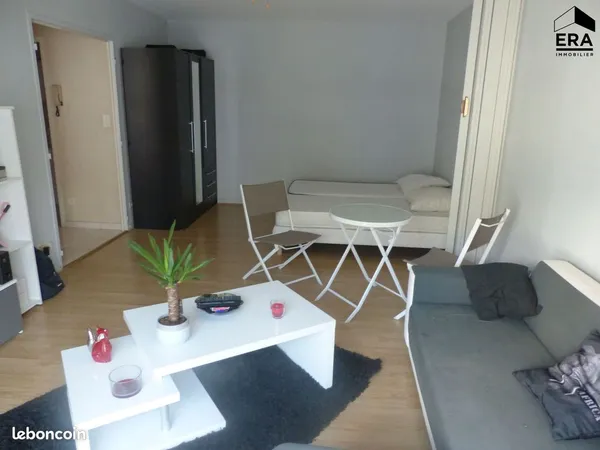 Studio 1 pièce 40 m² 