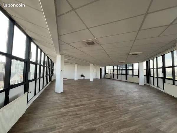 Bureau 1800 m² 