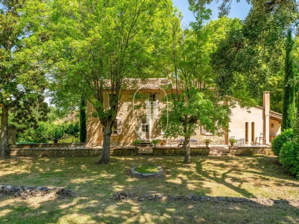 Très belle bastide du 19e à vendre dans le Luberon 
