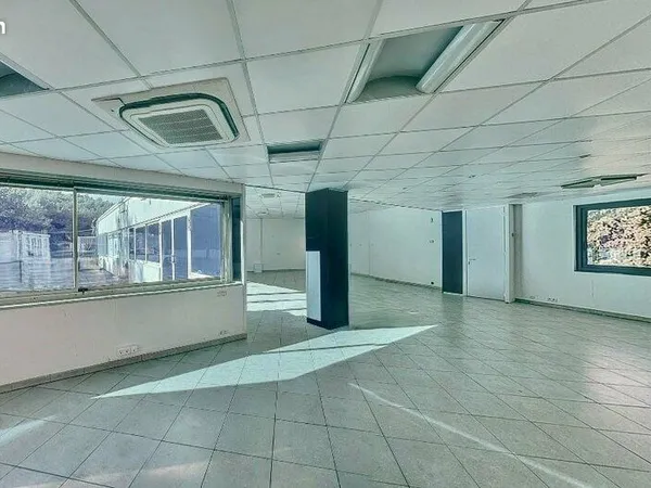 Local commercial 200 m² 