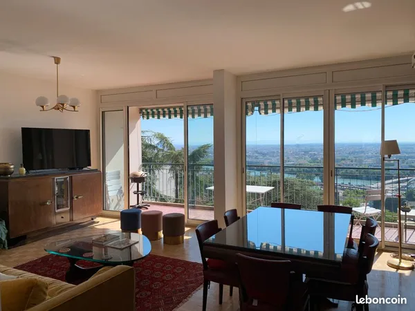 Meuble + vue imprenable sur lyon + stationnement 