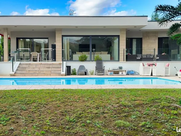 Maison 7 pièces 353 m² 
