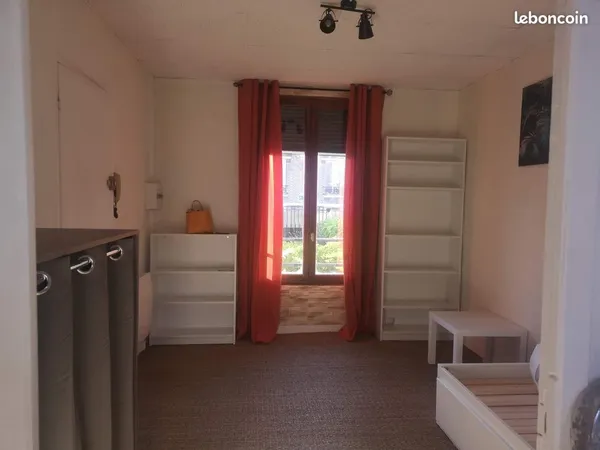 Studio meublé à louer 830/Mois 