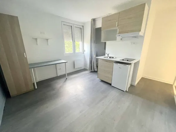 Studio 1 pièce 14 m² 