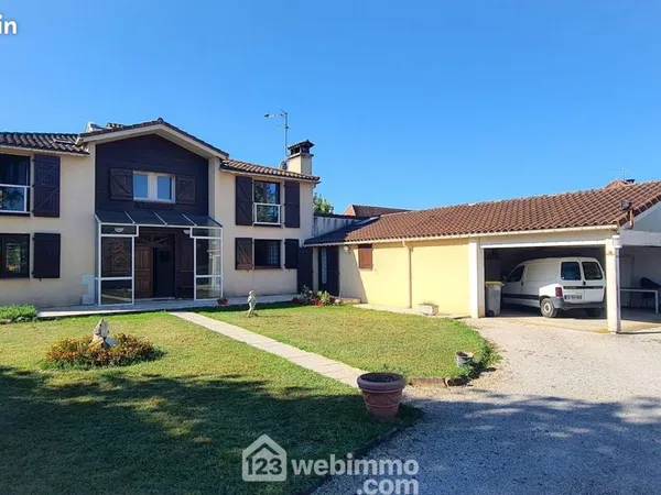 Maison 12 pièces 370 m² 