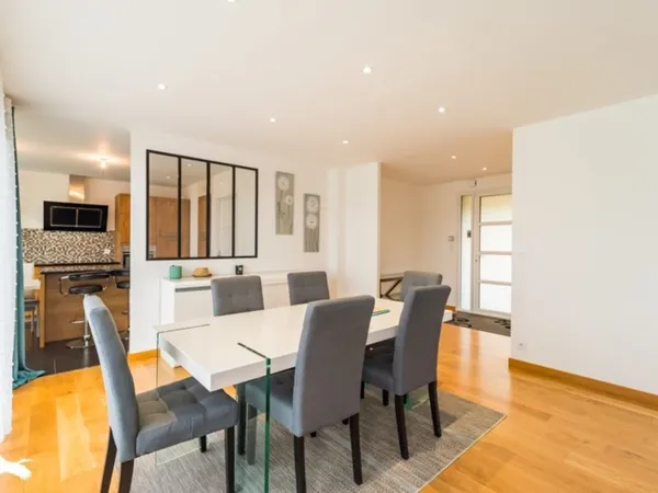Contemporaine de 5 pièces principales 