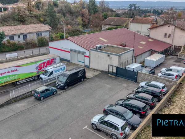 Local professionel avec terrain constructible 