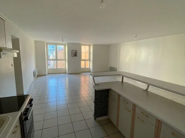 Appartement t4 au centre-ville 