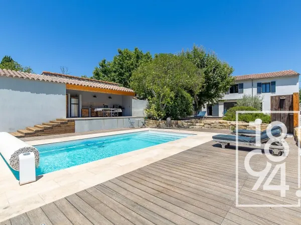Maison contemporaine de 170m2 en R+1 de 6 pièces sur un terrain 