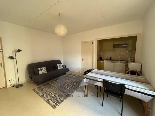 Studio 1 pièce 24 m² 