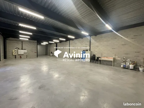 Local 578 m² Rousset 