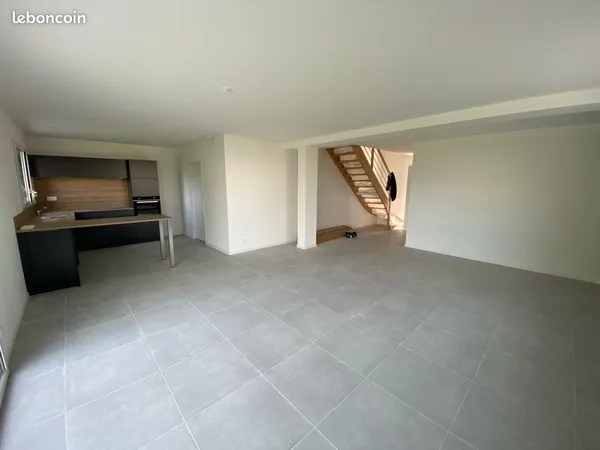 Maison neuve RE2020 - 5 Chambres - Garage et jardin - Proximité Angers 