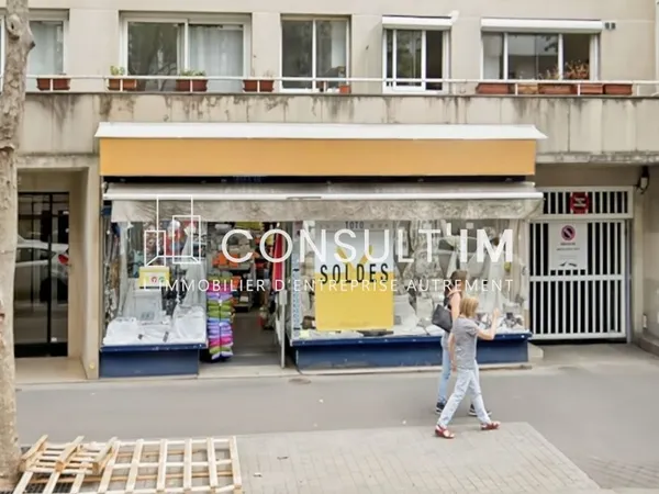 Local commercial de 180m² en location pure 