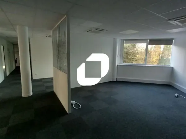 A LOUER, BUREAUX FACILES D'ACCES 
