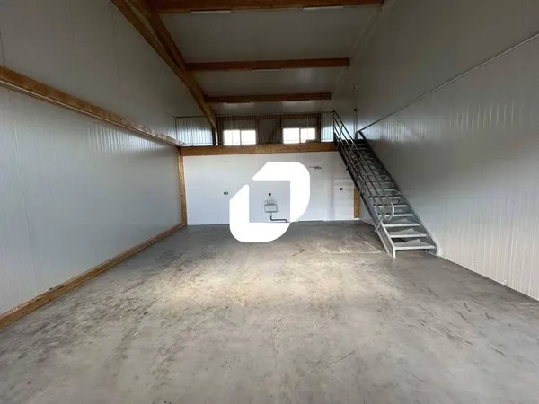 Local d'activité 420 m² 