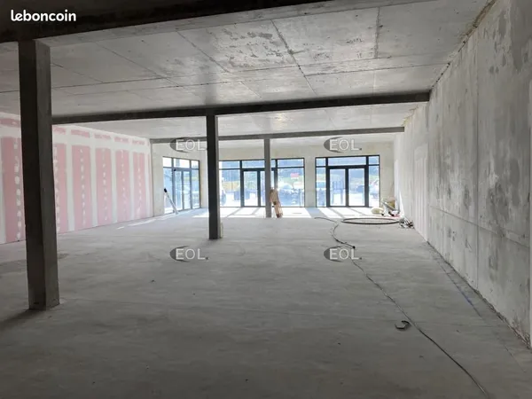 Local commercial 322 m² 