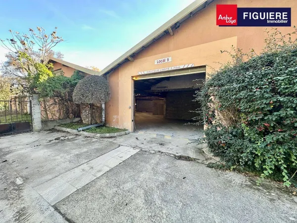 Parking/Garage/Box 125 m² 