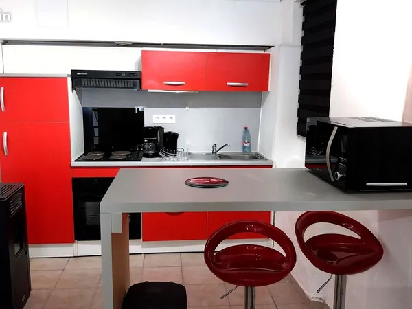 T2 40 m2 loué TOUTES CHARGES COMPRISES (elec, eau, chauffage) 