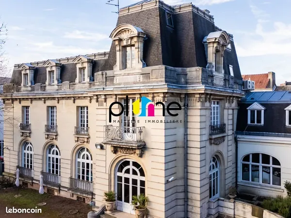 Maison 17 pièces 973 m² 